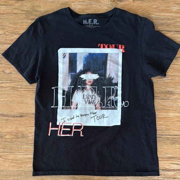 Black and Red Short Sleeve Tee Top - Picture 1 of 3